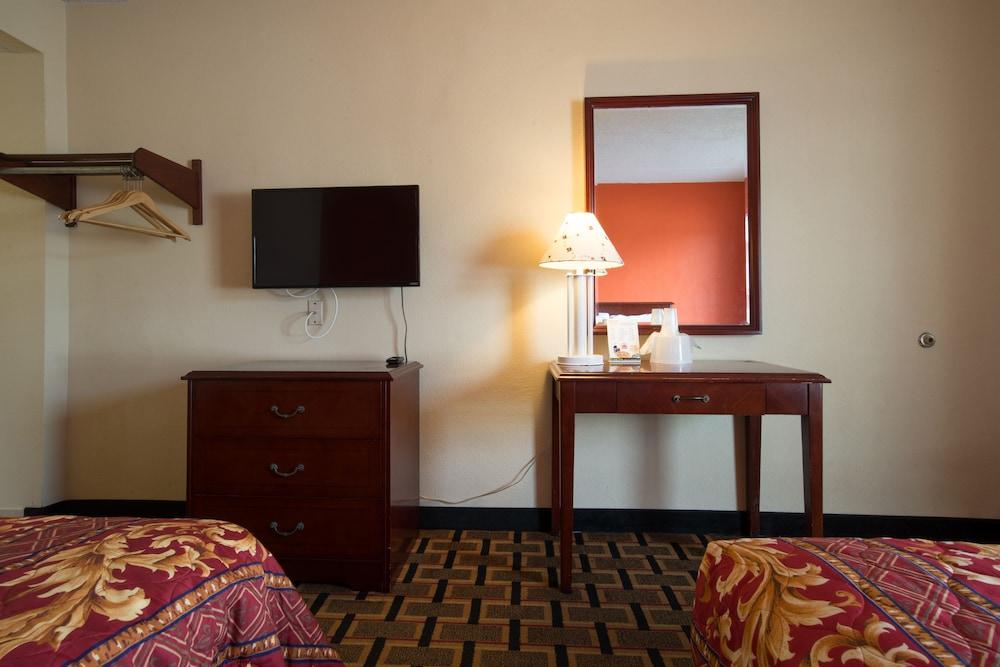 Budget Inn Cocoa photo 29