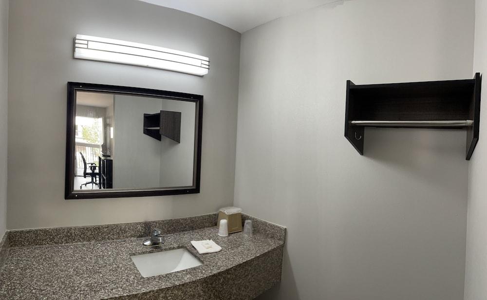 Griffin Inn and Suites photo 10