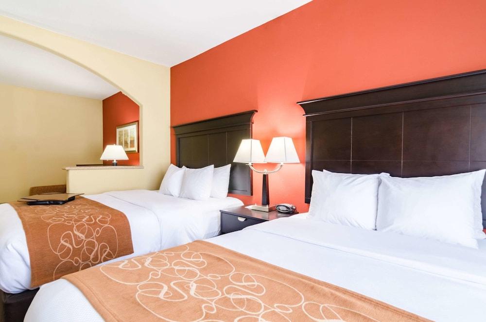 Comfort Suites Salina South photo 60
