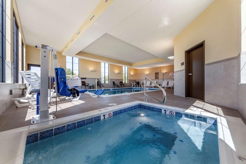 Comfort Suites Grand Island South photo 20