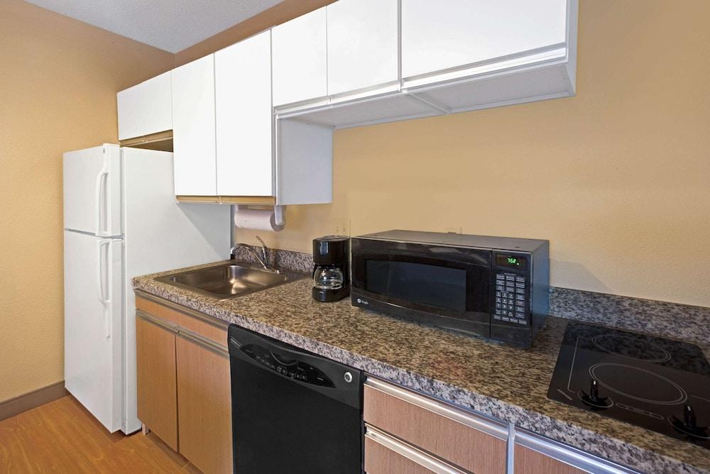 MainStay Suites Cincinnati Blue Ash photo 5