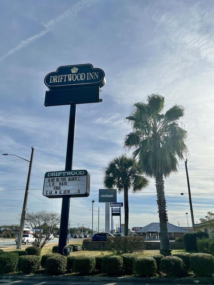 Driftwood Inn photo 16