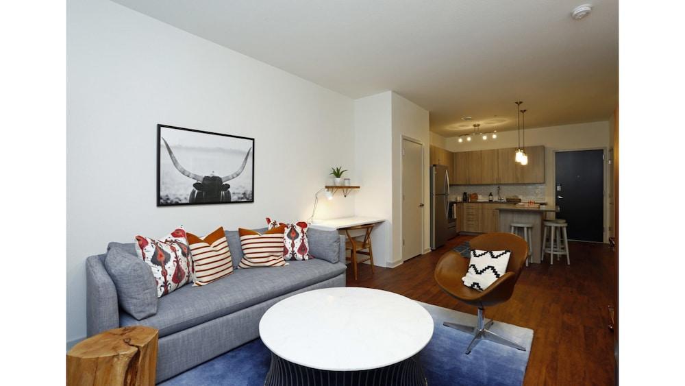 Suite Destination Downtown Austin photo 3