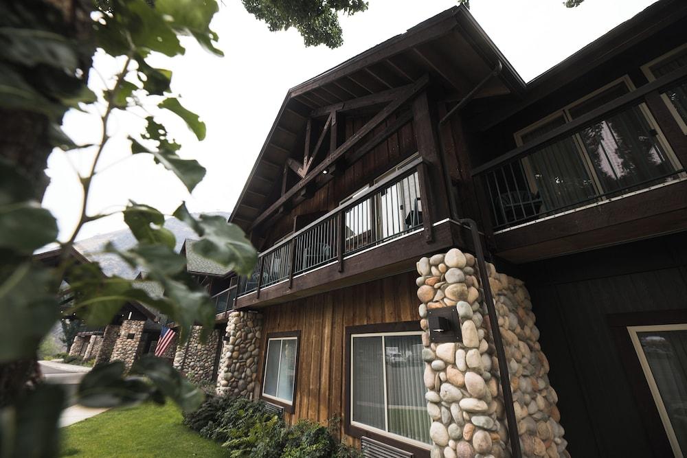 Salmon Rapids Lodge photo 4