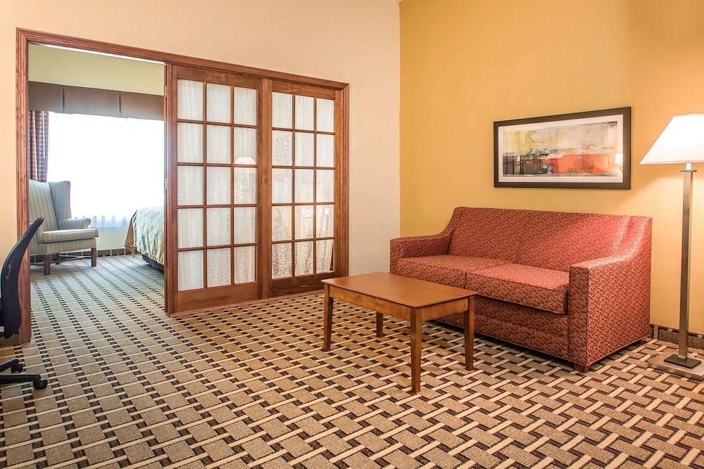 Quality Inn & Suites East Troy I-43 photo 19