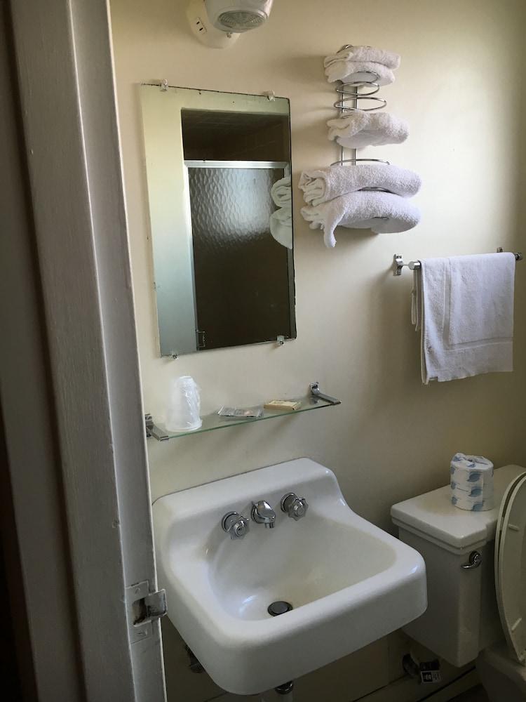 Travel Inn Motel photo 17