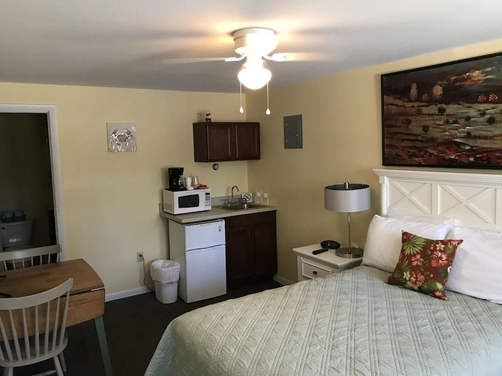 White Feather Motel photo 14