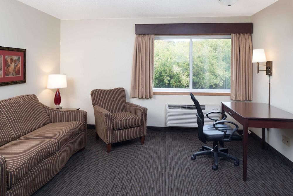 AmericInn by Wyndham Valley City - Conference Center photo 14
