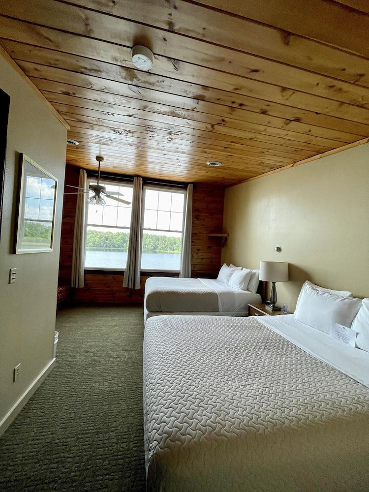 Hanging Horn Lakeside Resort photo 8