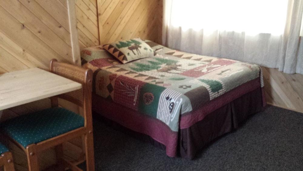 Bear Paw Inn photo 11