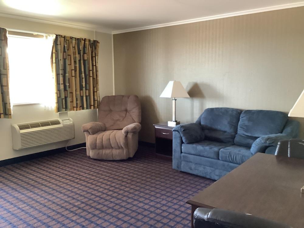 Silver Spur Vintage Inn & Suites photo 38
