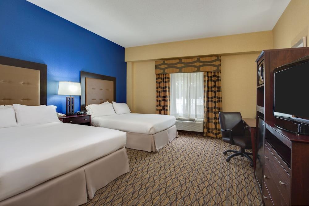Holiday Inn Express Tower Center by IHG photo 7