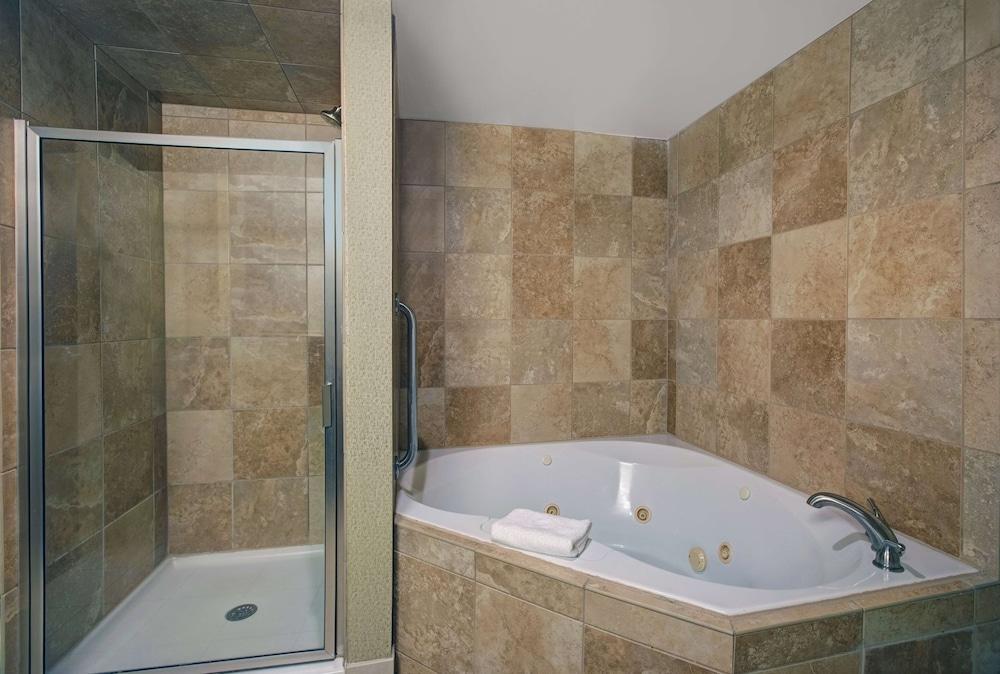 Hampton Inn Greenville I-385 - Woodruff Rd. photo 18