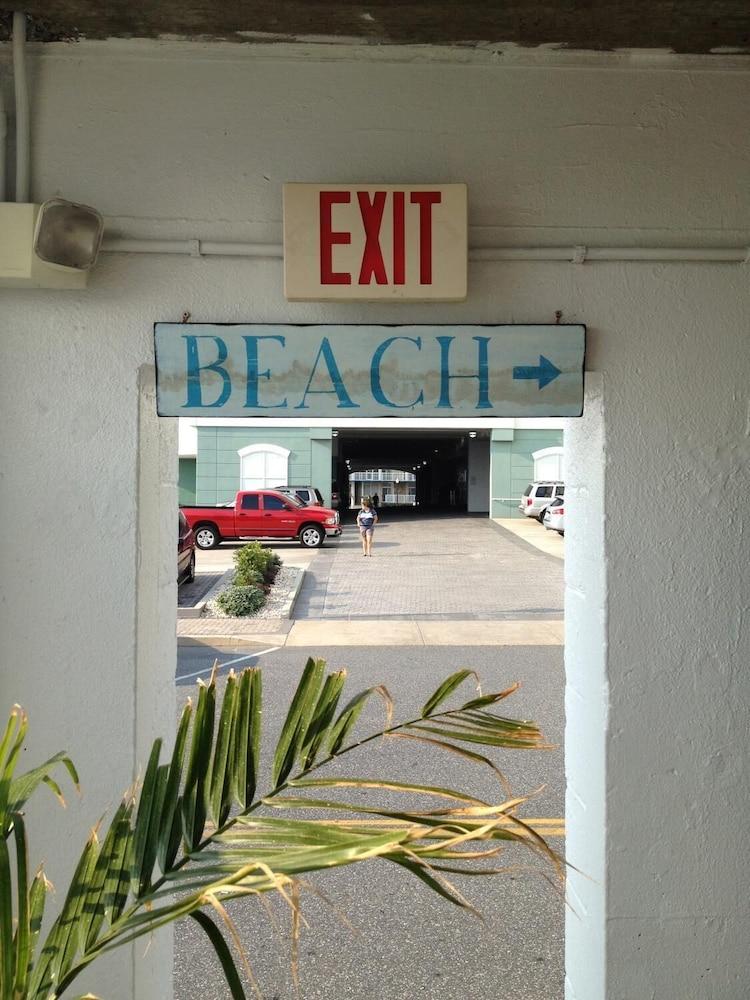 Thunderbird Beach Motel photo 11
