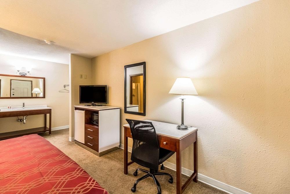 Econo Lodge Valley City photo 7