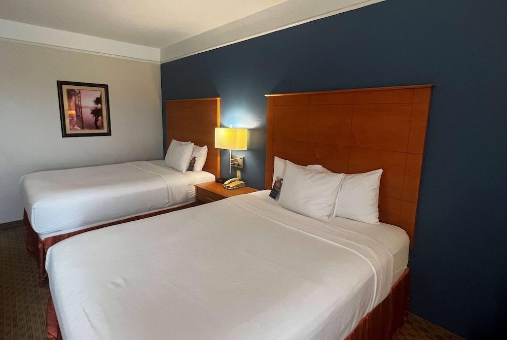 Baymont by Wyndham Brenham photo 33