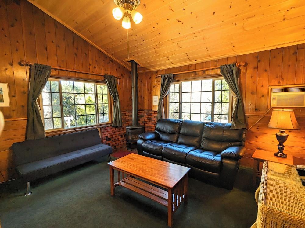 Bluebird Cottage Inn photo 41