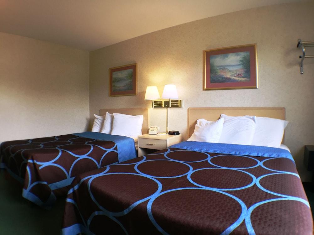 Super 8 by Wyndham Canandaigua photo 5
