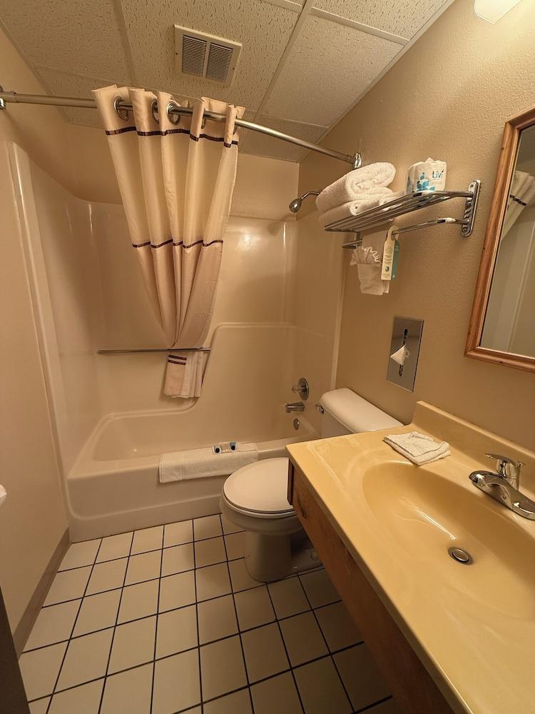 Americas Best Value Inn Torrington photo 17