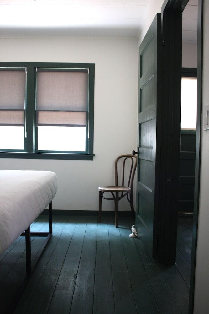 Piety Hill Cottages photo 43