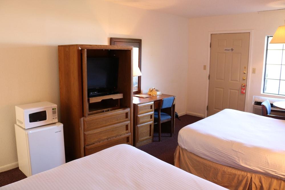 Friendship Inn photo 6