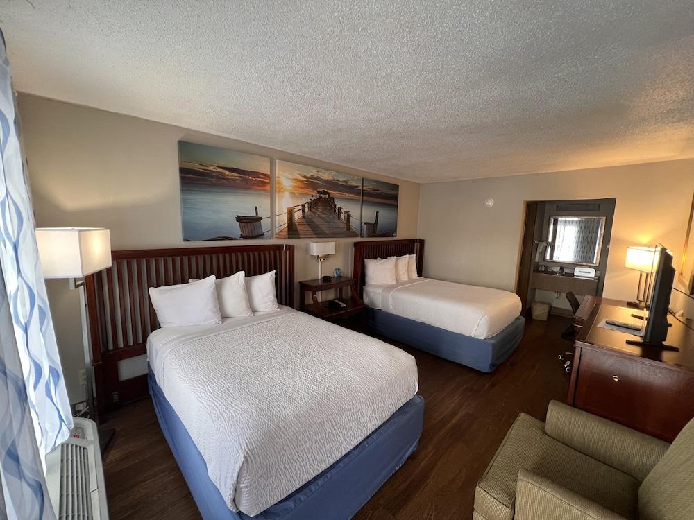 Econo Lodge Daytona Beach - Speedway photo 36