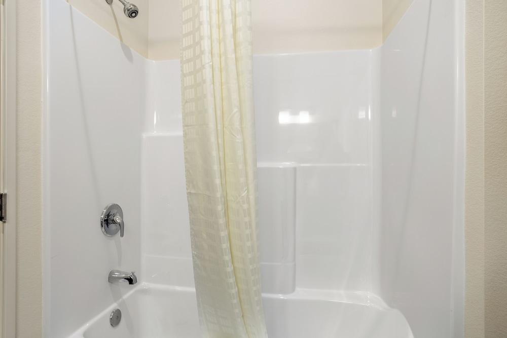 Cobblestone Hotel & Suites - Waukesha photo 8