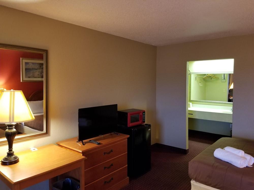Baymont by Wyndham Marianna photo 7