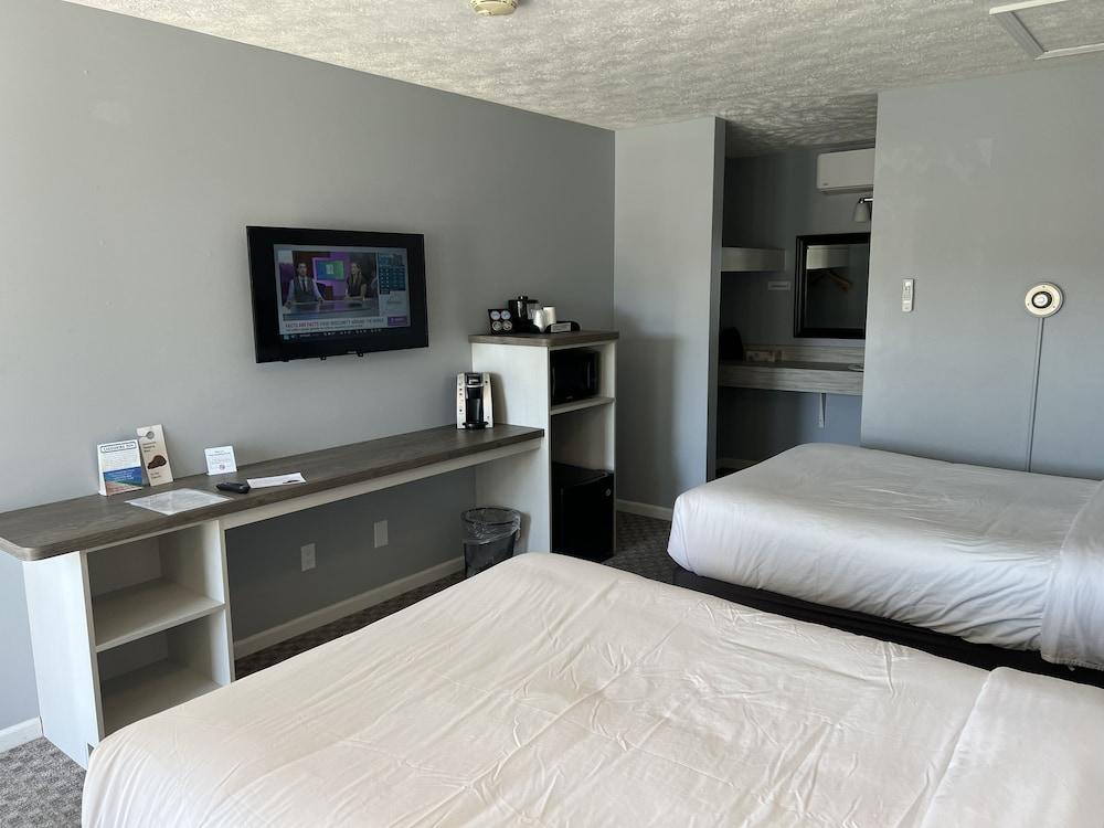 Empire Lakeshore Inn photo 22