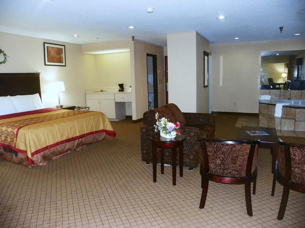 Royalton Inn & Suites photo 21