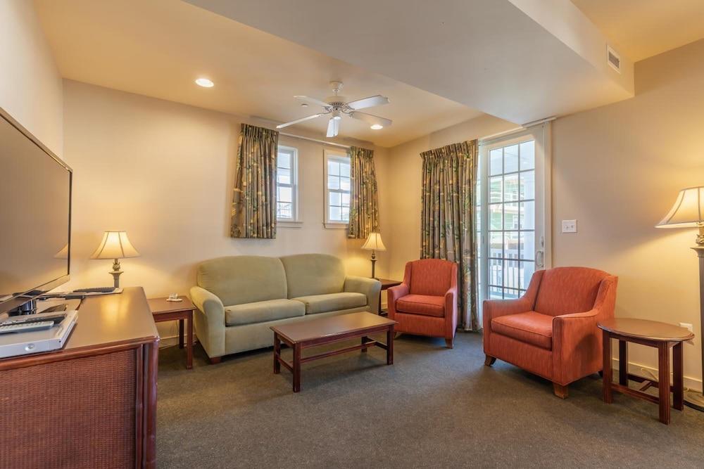 Ebb Tide Suites photo 13
