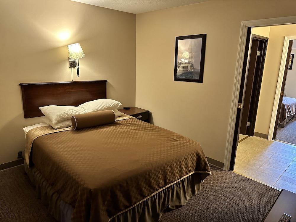 Cedar Hill Lodge photo 9