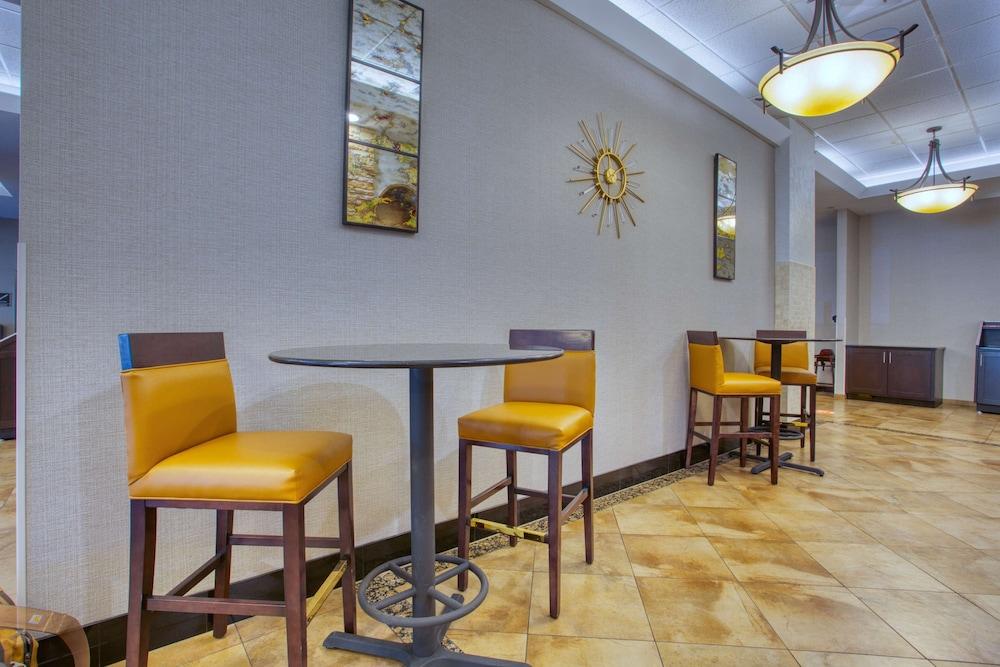 Drury Inn & Suites Near La Cantera Parkway photo 49