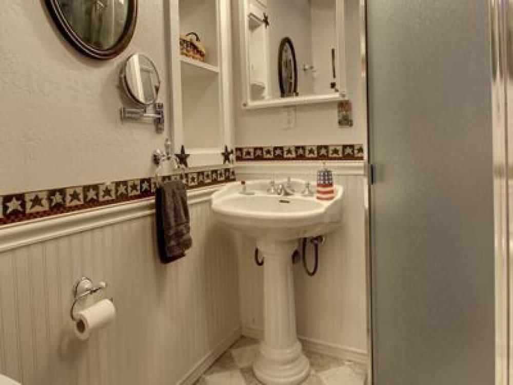 Ghost City Inn photo 32
