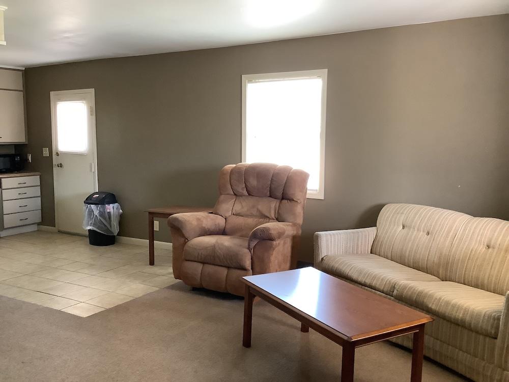 Silver Spur Vintage Inn & Suites photo 41