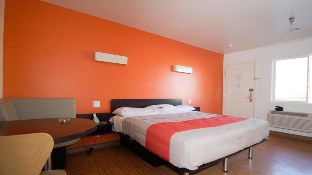 Motel 6 Victorville - Desert Express photo 4