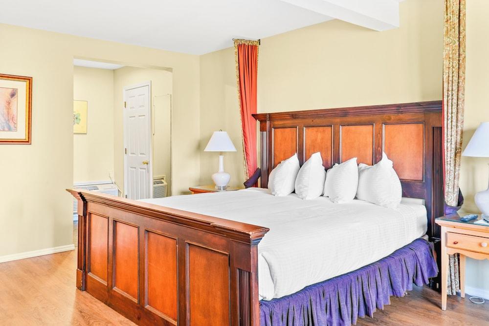 Delamater Inn photo 96