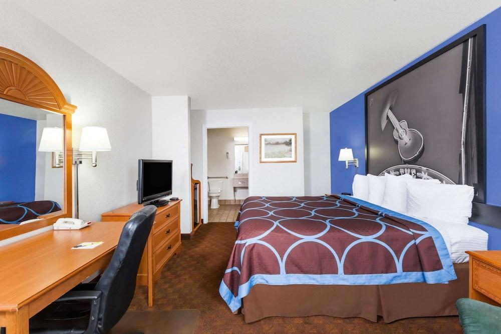 Super 8 by Wyndham Cleburne photo 16