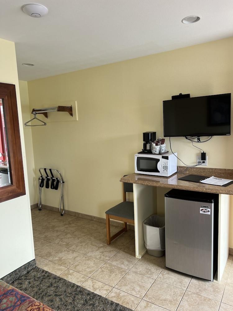 All Star Inn & Suites photo 8