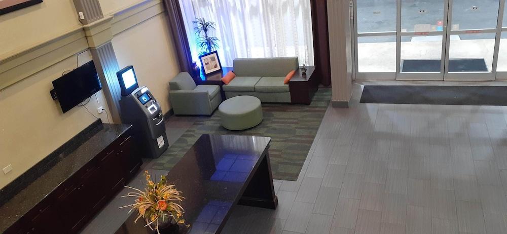 Americas Best Value Inn & Suites Phenix City photo 2