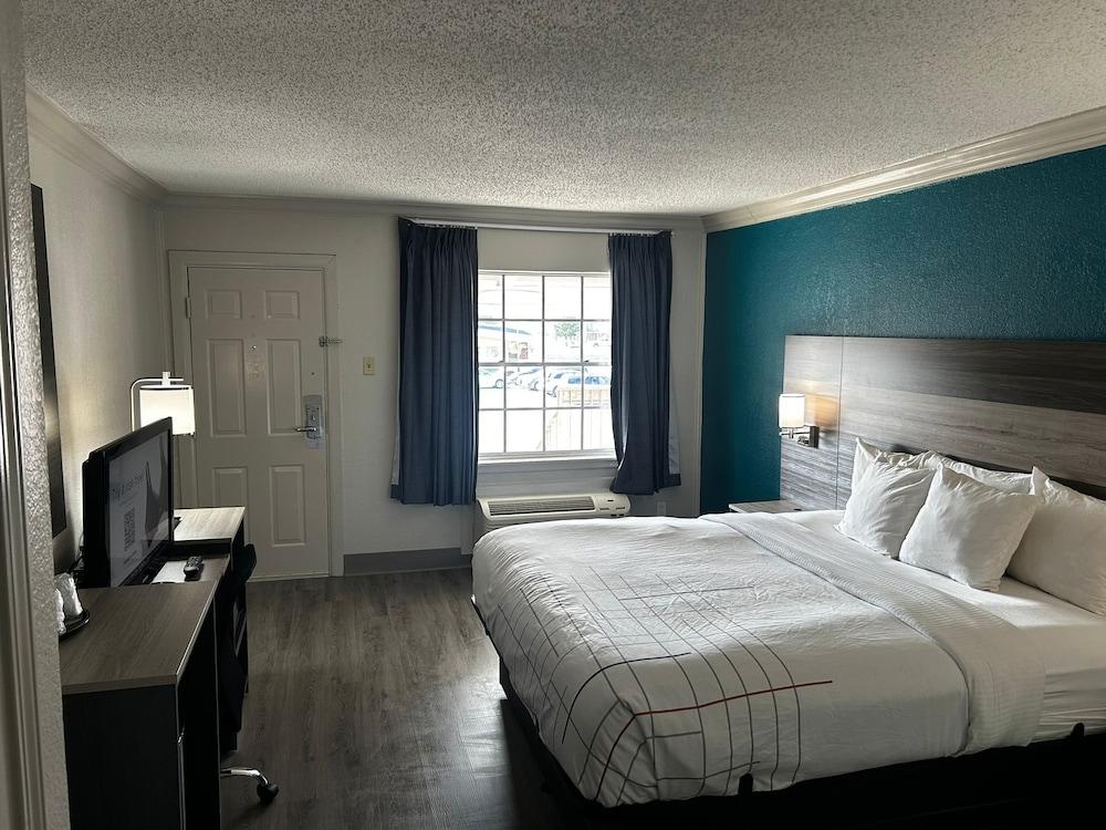 Quality Inn & Suites photo 7
