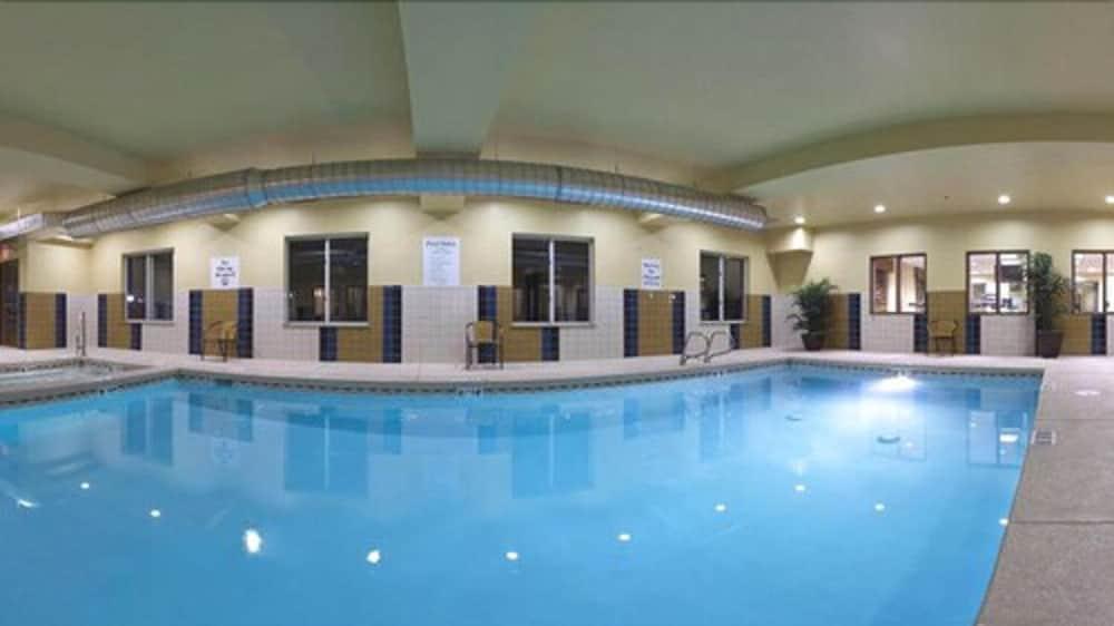 Holiday Inn Express Hotel & Suites LAMAR by IHG photo 16