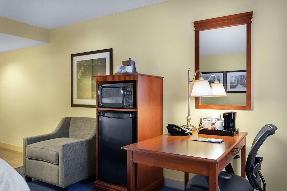 Hampton Inn Charlotte-Belmont at Montcross photo 29