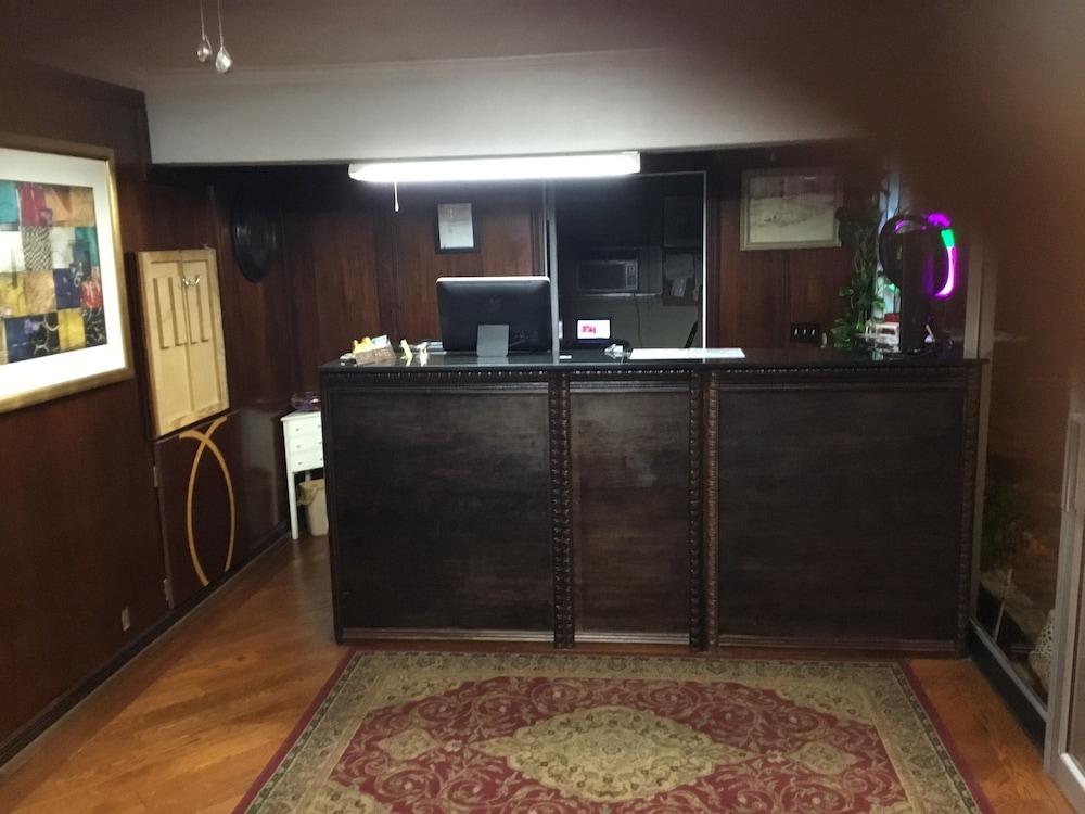 American Inn and Suites photo 26