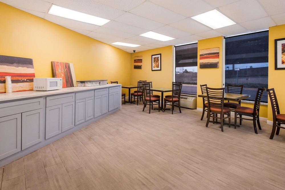 Econo Lodge Gretna - New Orleans photo 3