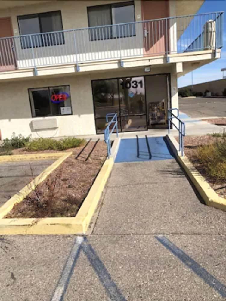 Super Inn Tucson photo 3