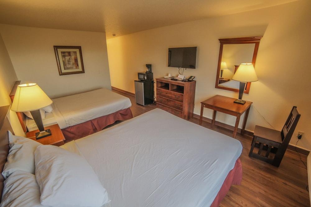 Sunnyside Inn & Suites photo 35
