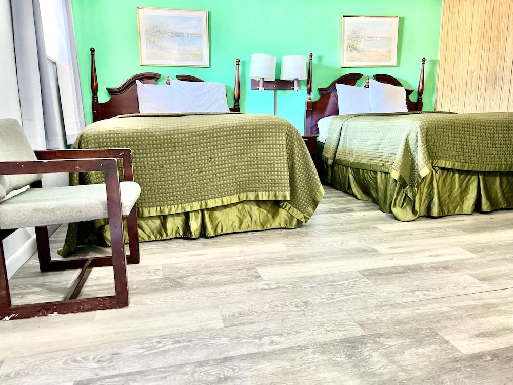 Traveler's Inn Motel photo 29