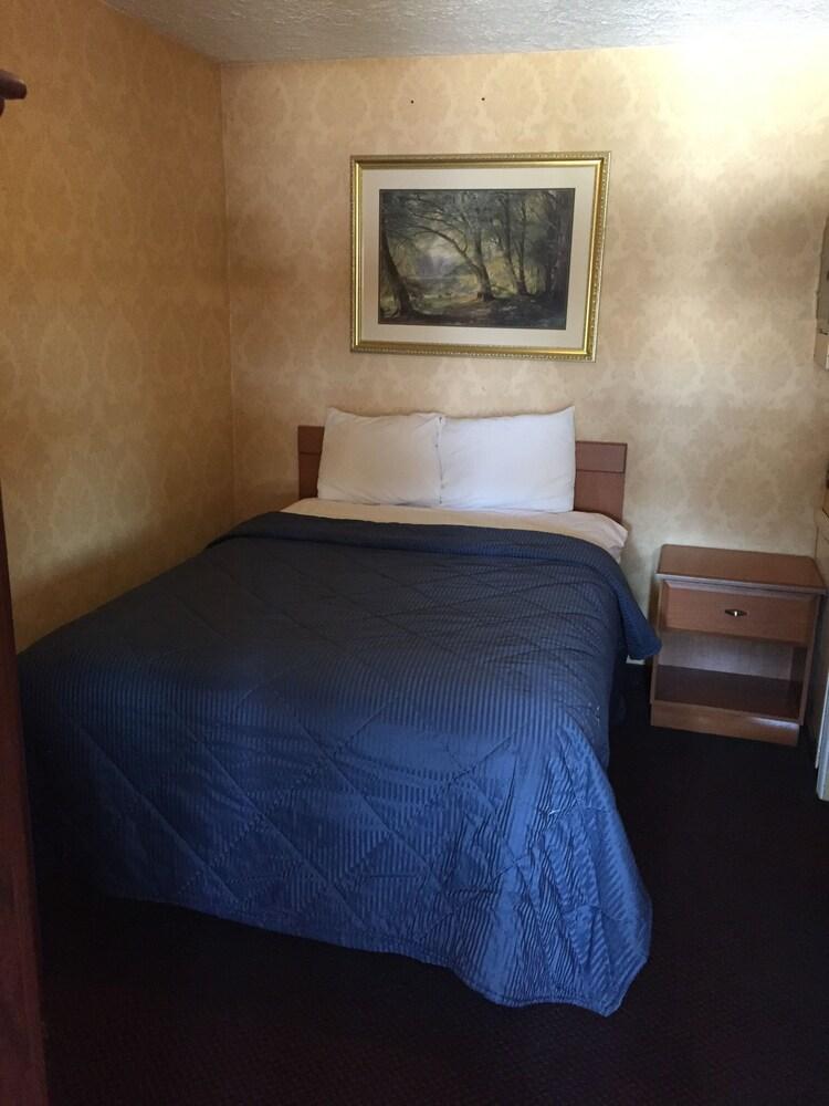 Town and Country Motel photo 4