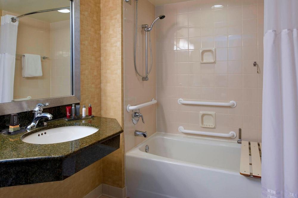 Marriott Milwaukee West photo 11